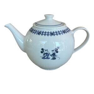 Disneyland Paris Exclusive Mickey Minnie Teapot (small crack)